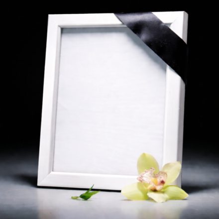 Ravatali fotó esztétikus fehér keretben, lábbal + A/4 méretű fotó